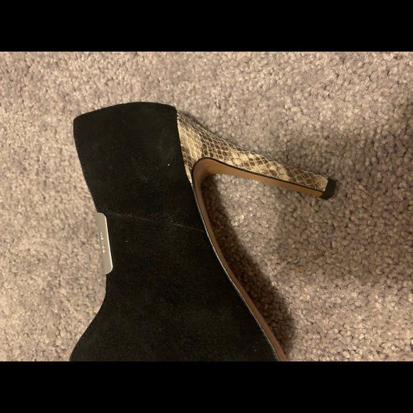 Black Coach shoe with snakeskin heel - Picture 2 of 2